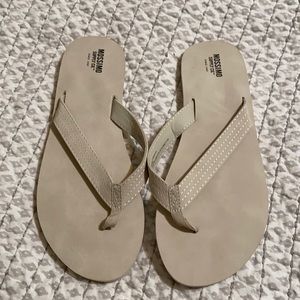 NEW!!! Never Worn Women’s Size 9 Flip Flops